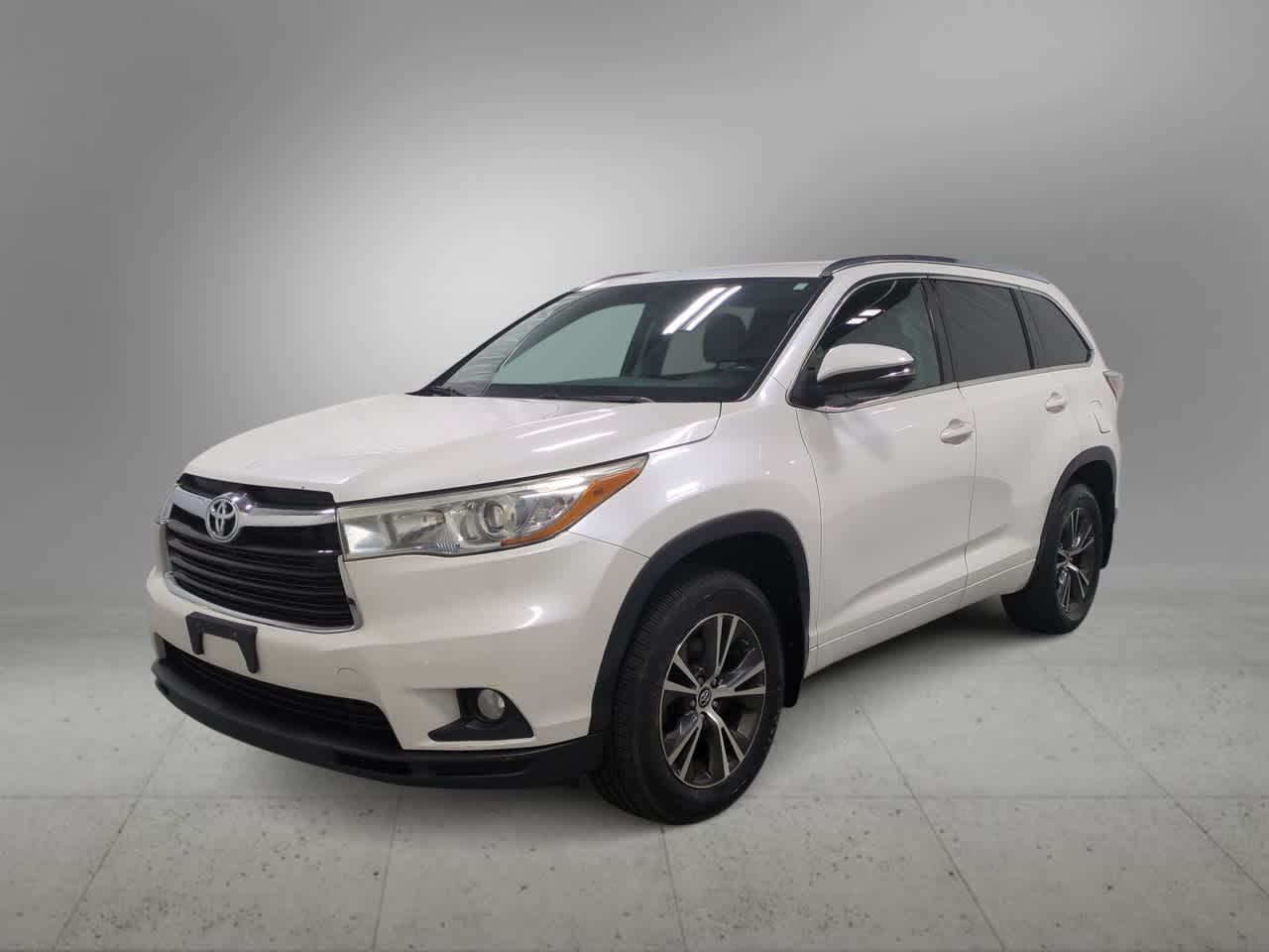 Thumbnail: 2016 Toyota Highlander - 4