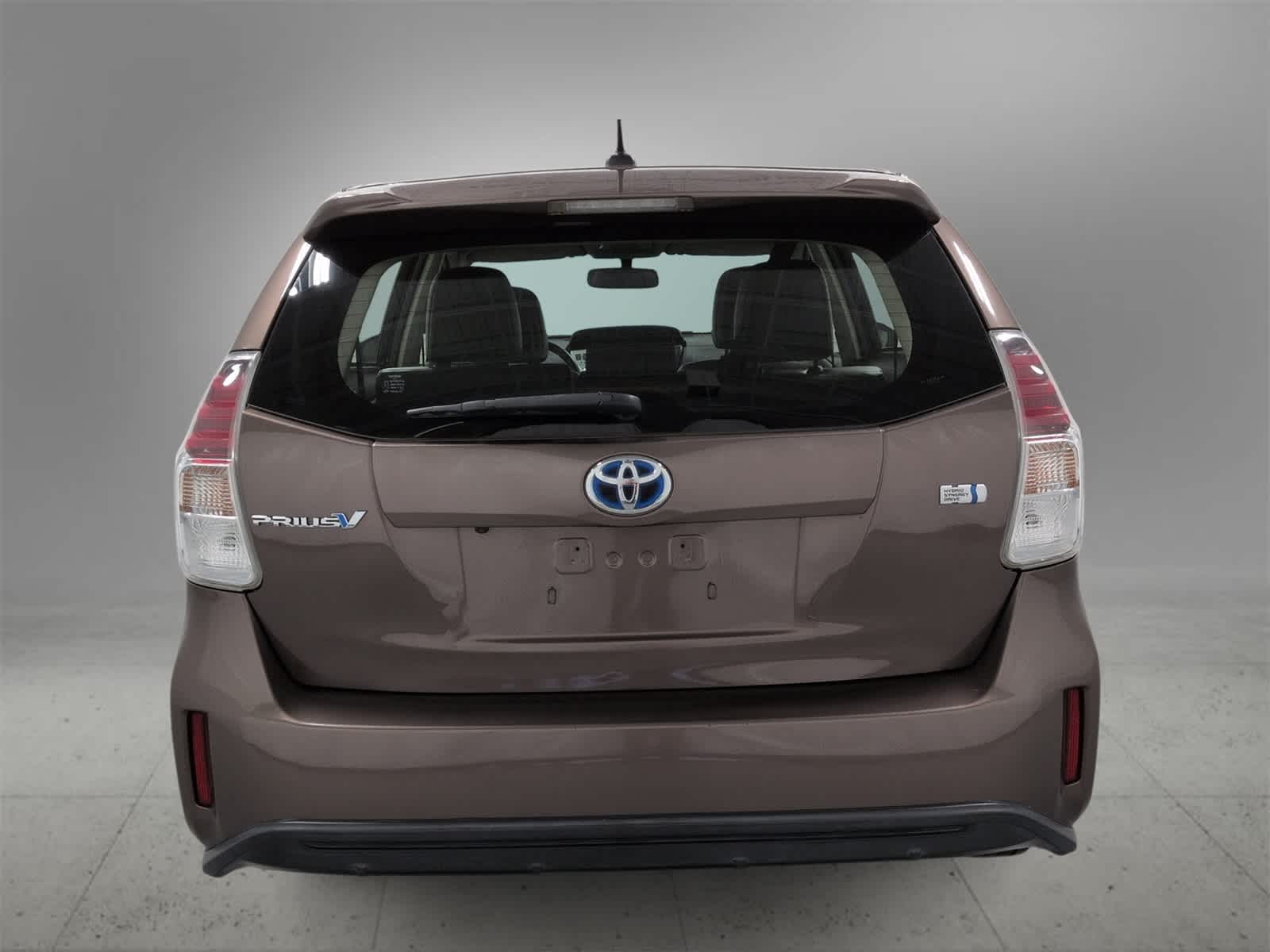 Thumbnail: 2017 Toyota Prius v - 7