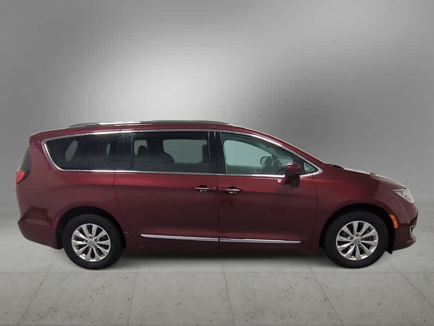 Thumbnail: 2018 Chrysler Pacifica - 15