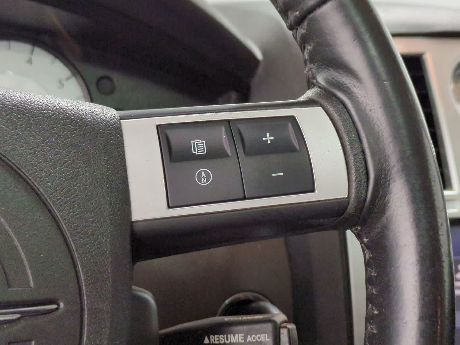 Thumbnail: 2010 Chrysler 300 - 27