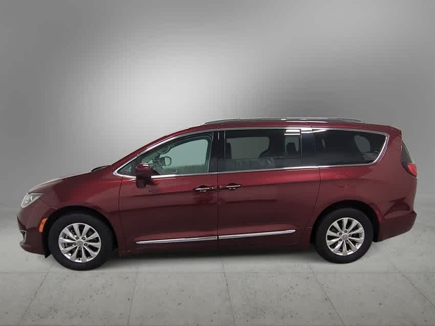 Thumbnail: 2018 Chrysler Pacifica - 8