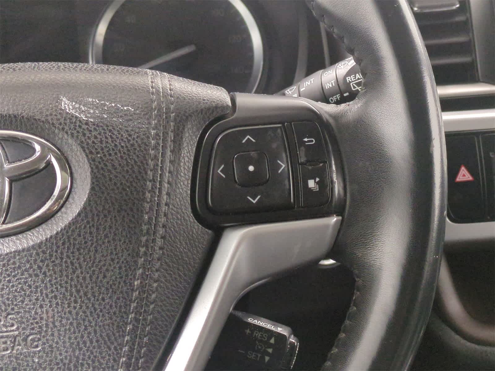 Thumbnail: 2016 Toyota Highlander - 27