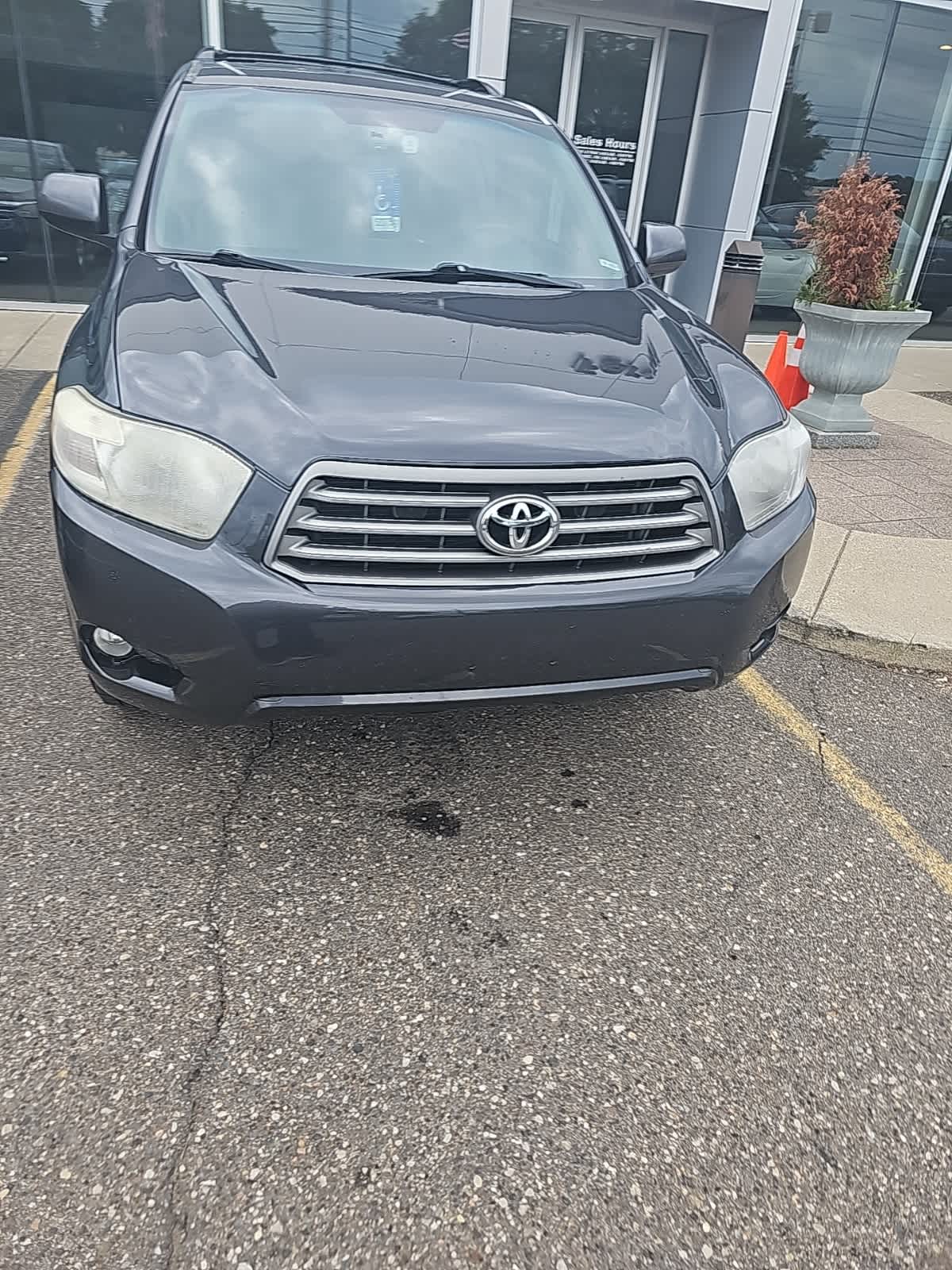 Thumbnail: 2010 Toyota Highlander - 2