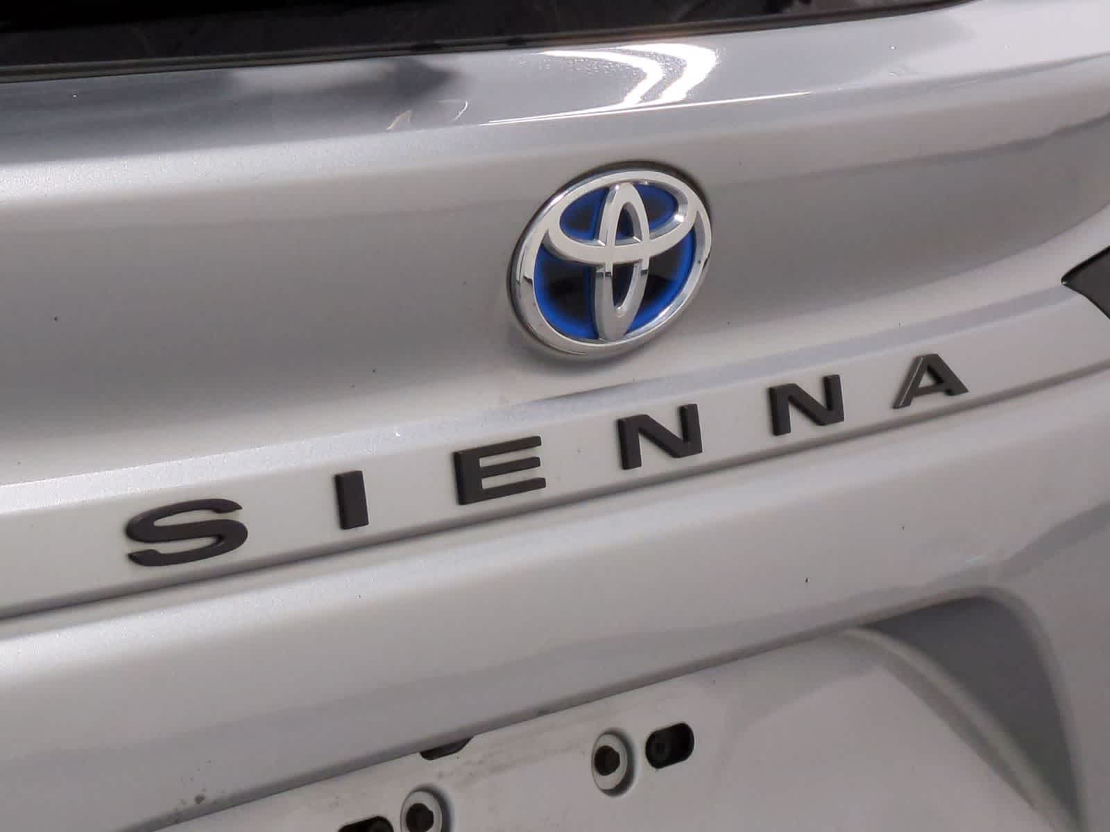 Thumbnail: 2021 Toyota Sienna - 20