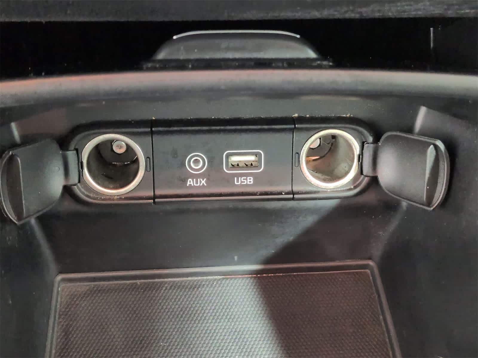 Thumbnail: 2016 Kia Sorento - 31