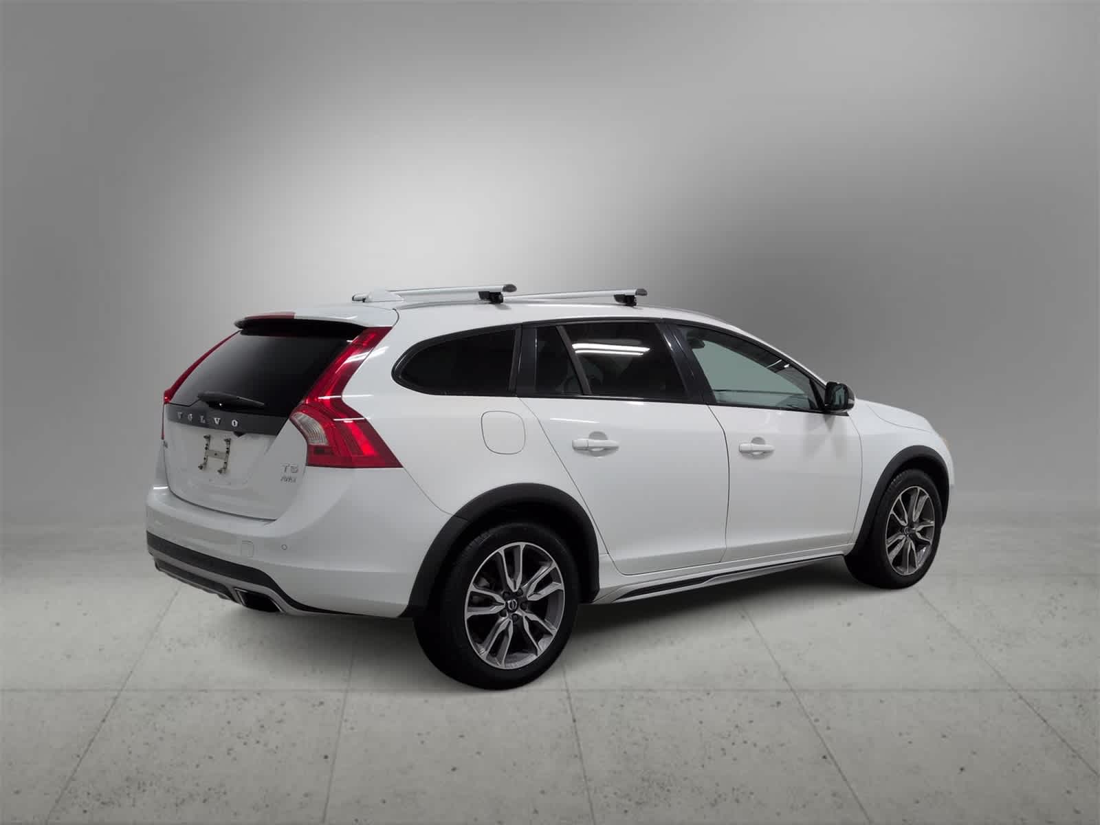 Thumbnail: 2017 Volvo S60 - 8