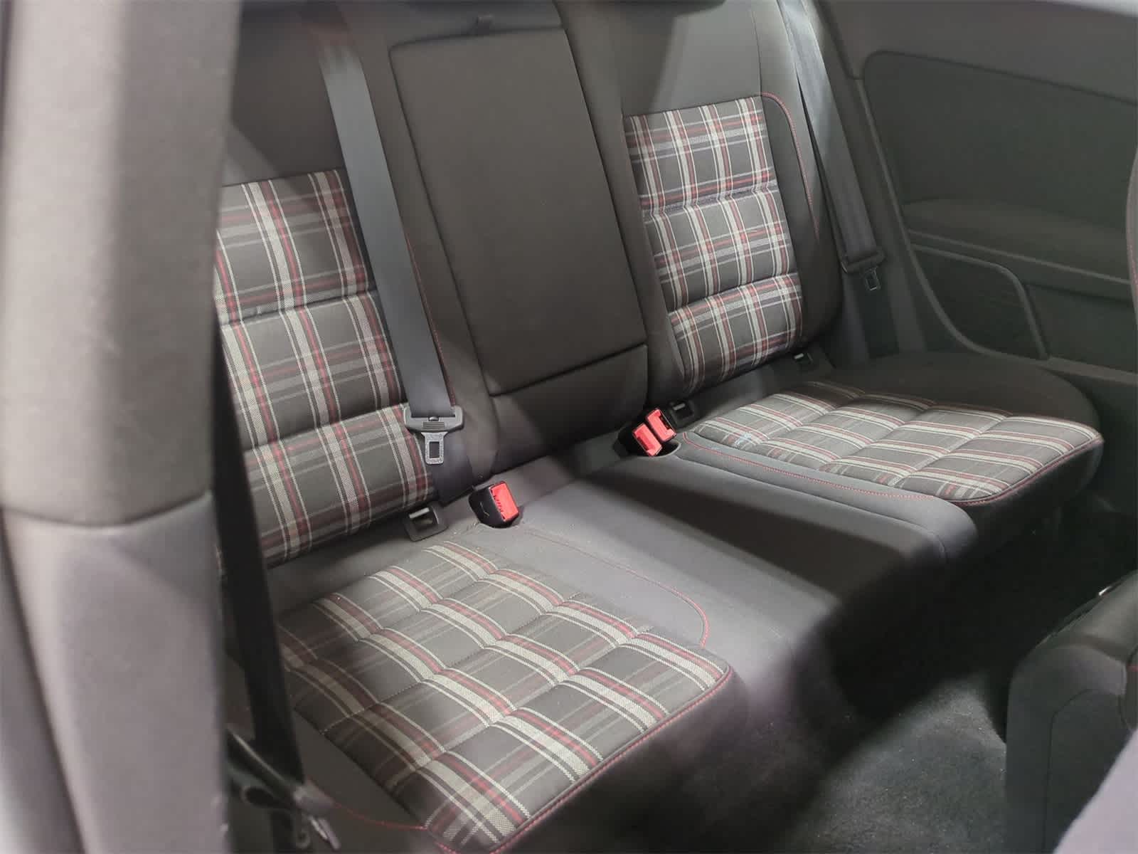 Thumbnail: 2012 Volkswagen Golf - 21