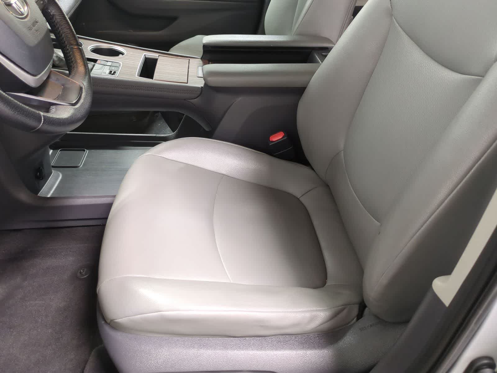 Thumbnail: 2021 Toyota Sienna - 24