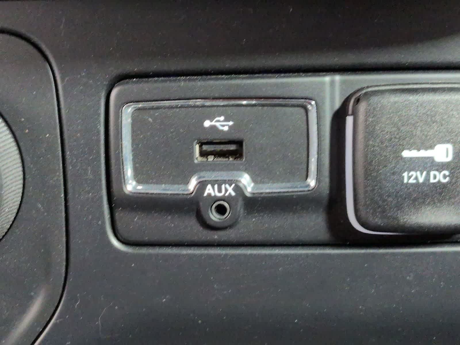 Thumbnail: 2017 Jeep Renegade - 27