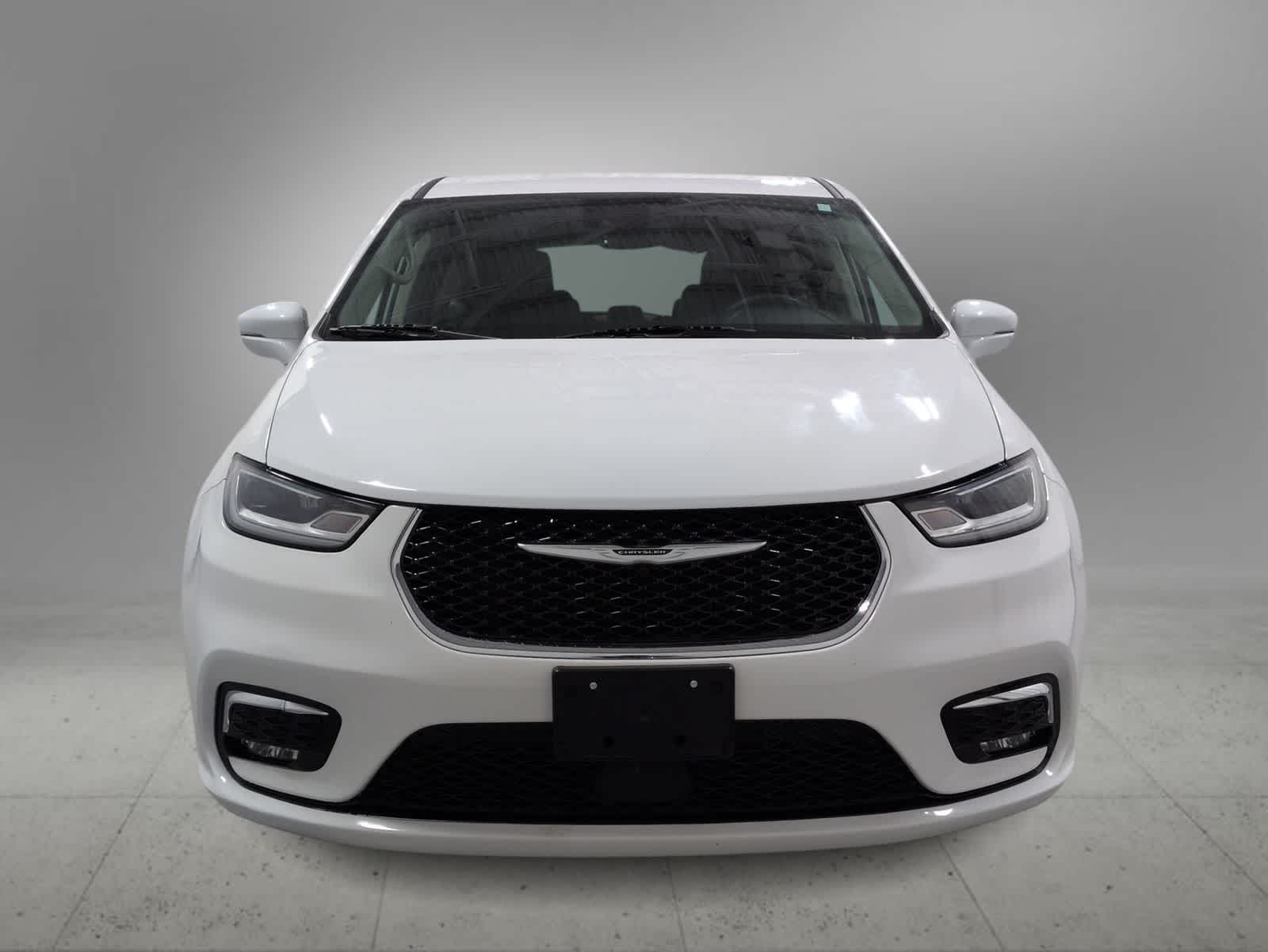 Thumbnail: 2022 Chrysler Pacifica - 3