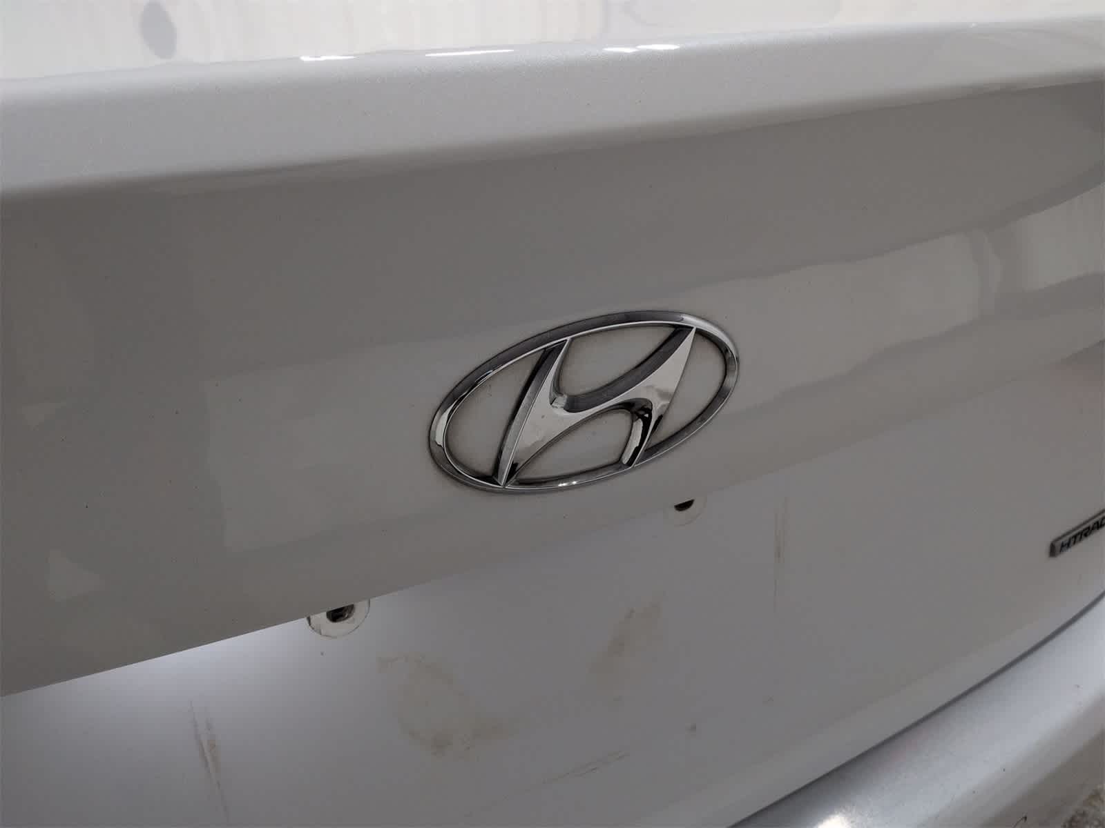 Thumbnail: 2015 Hyundai Genesis - 12