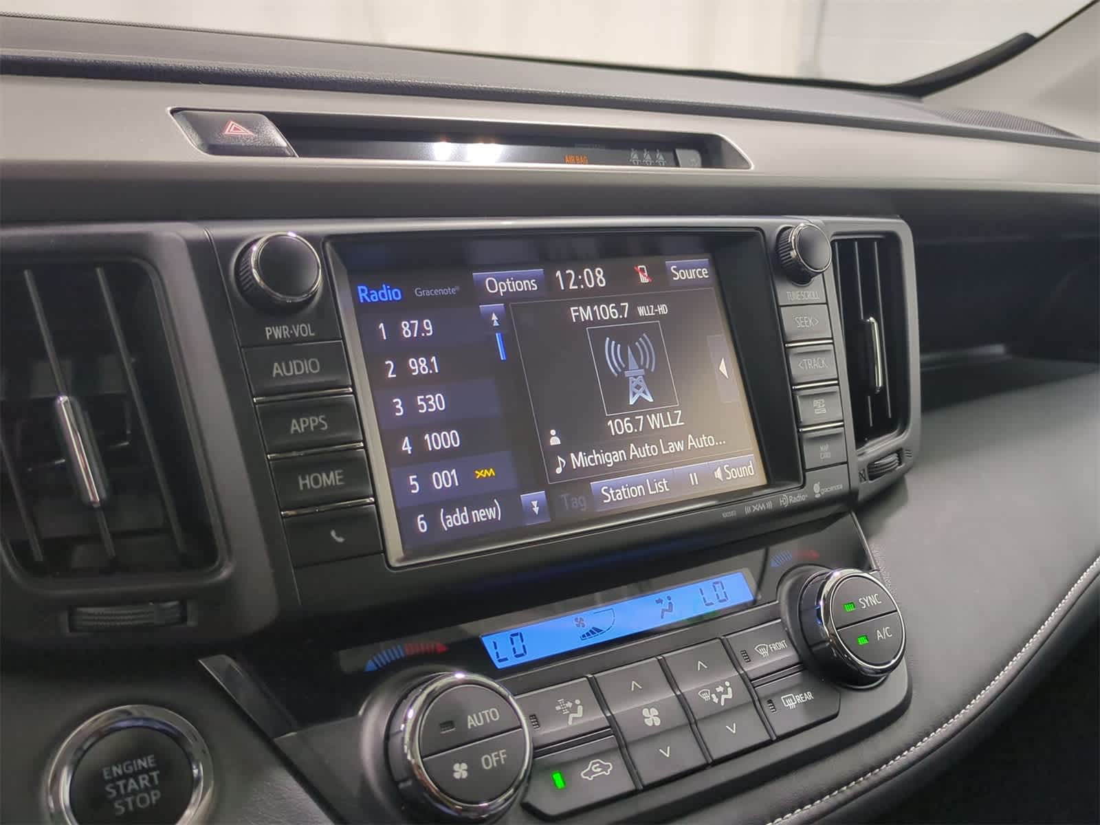 Thumbnail: 2017 Toyota RAV4 - 30