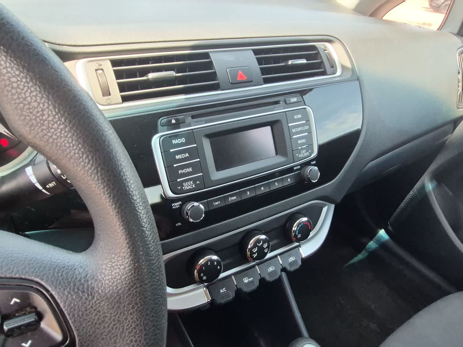 Thumbnail: 2016 Kia Rio - 26