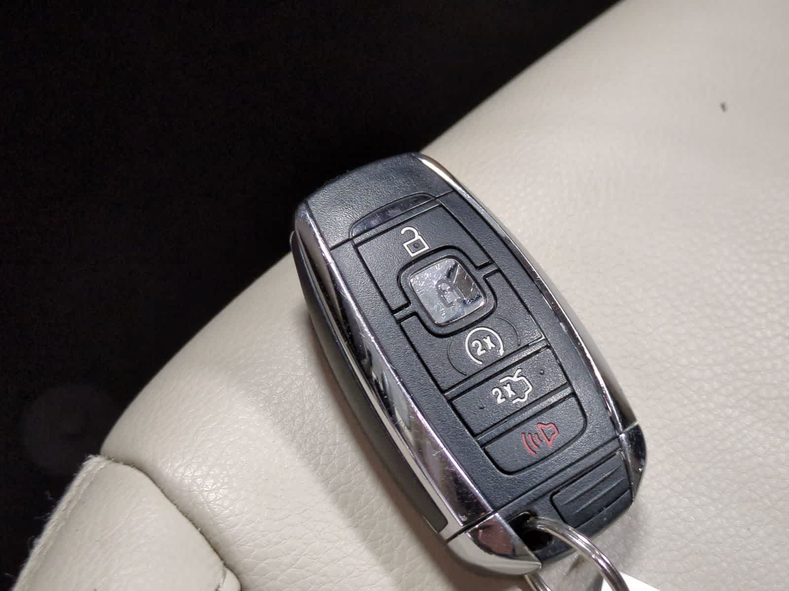 Thumbnail: 2018 Lincoln MKC - 39