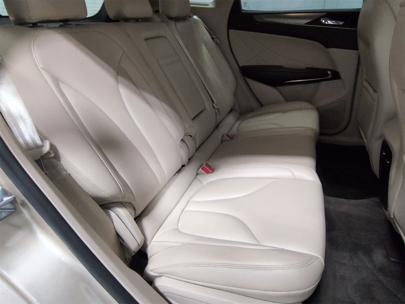 Thumbnail: 2017 Lincoln MKC - 21