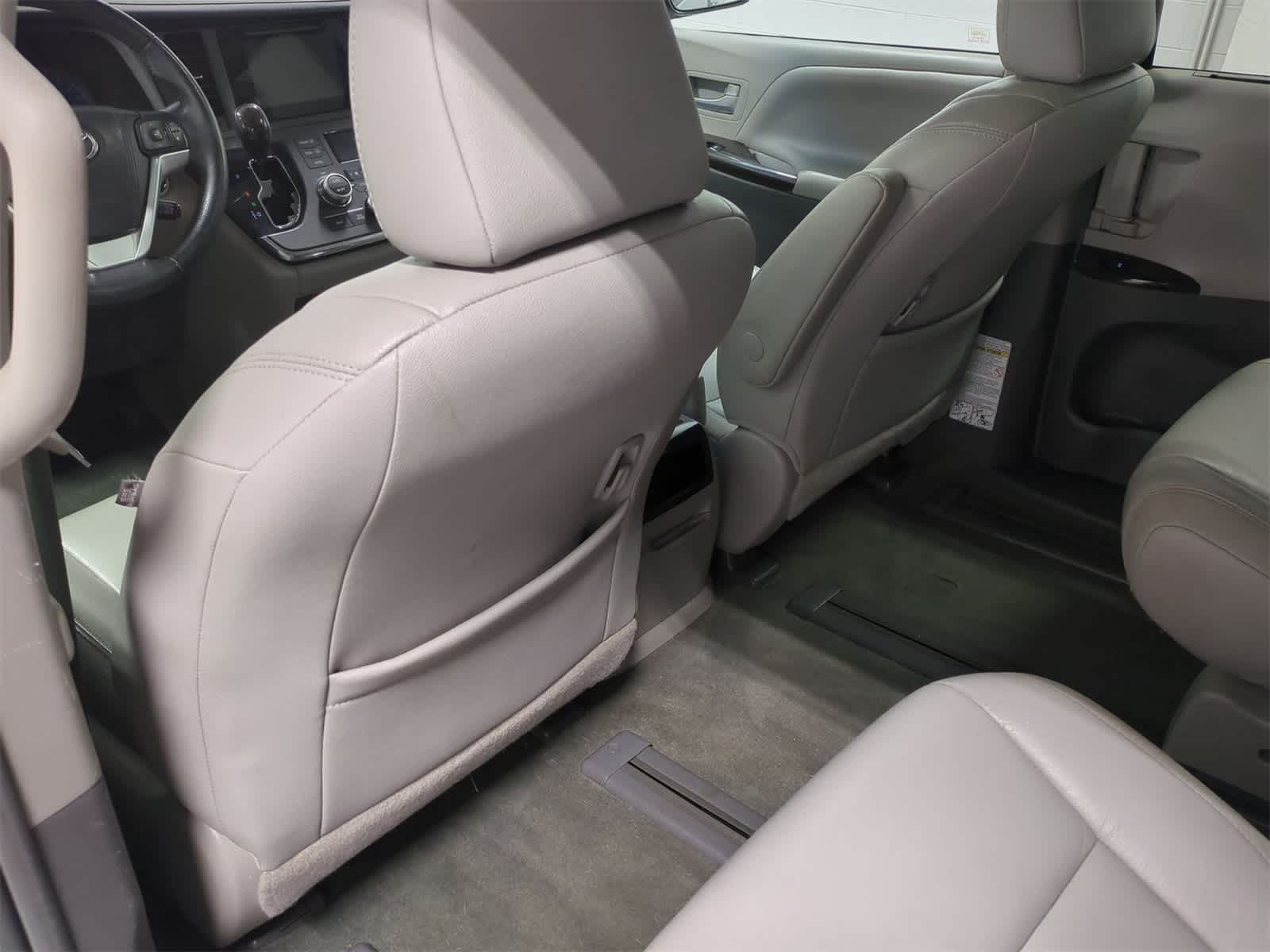 Thumbnail: 2016 Toyota Sienna - 19