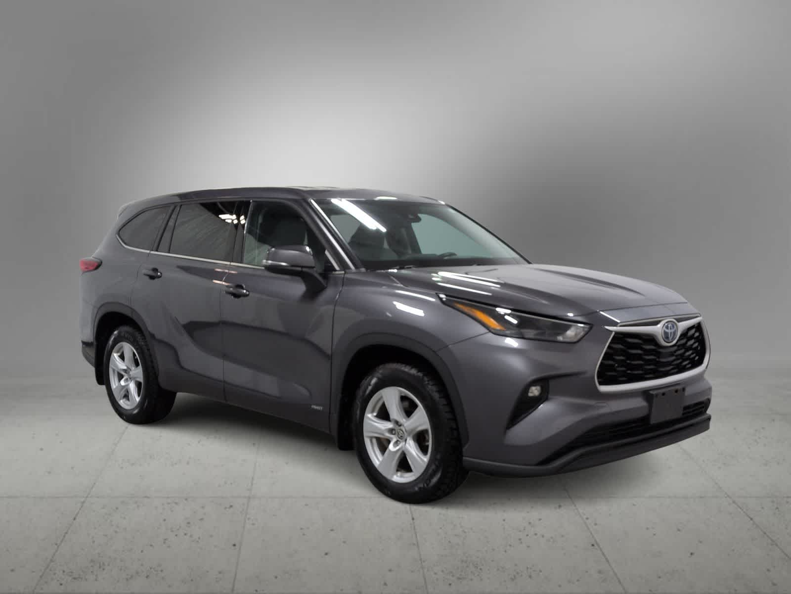 Thumbnail: 2022 Toyota Highlander - 2