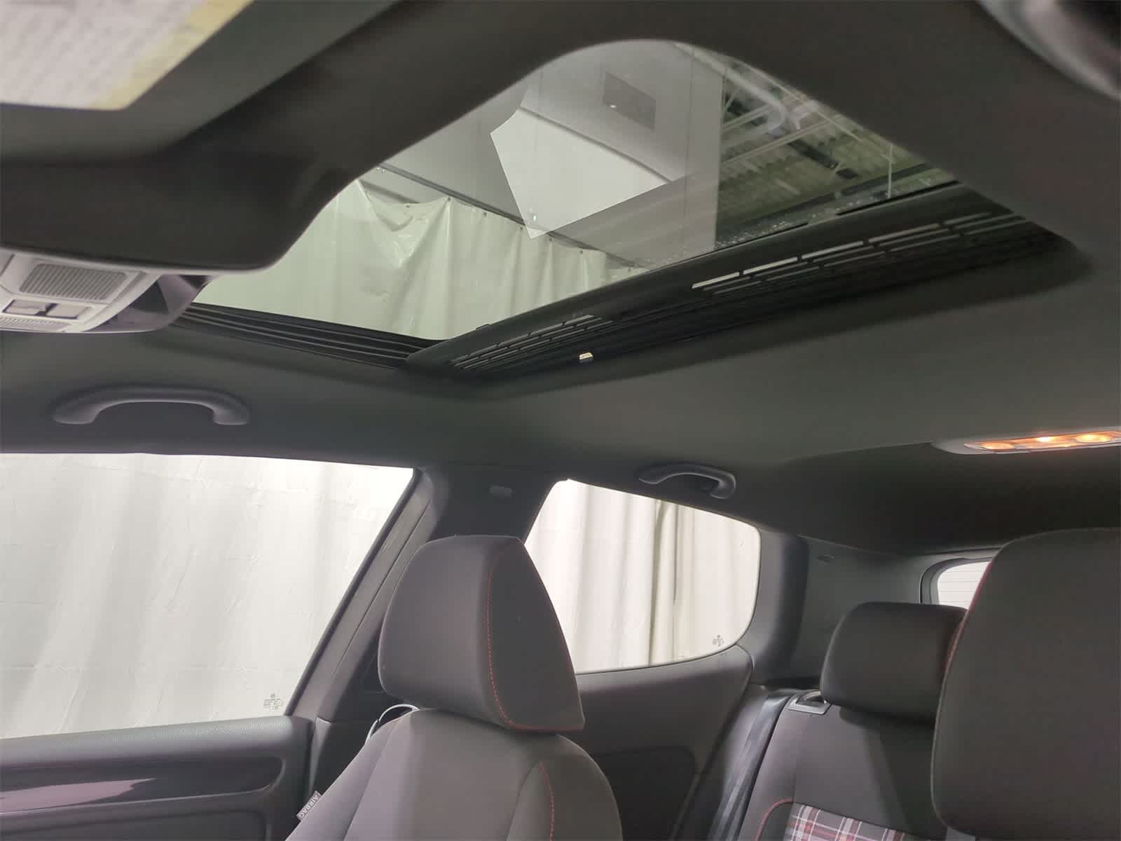 Thumbnail: 2012 Volkswagen Golf - 19