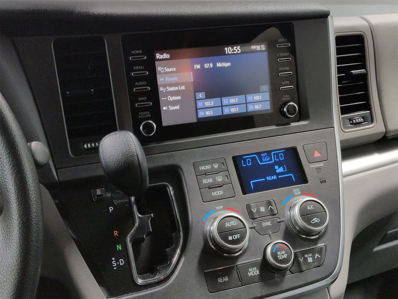 Thumbnail: 2019 Toyota Sienna - 28