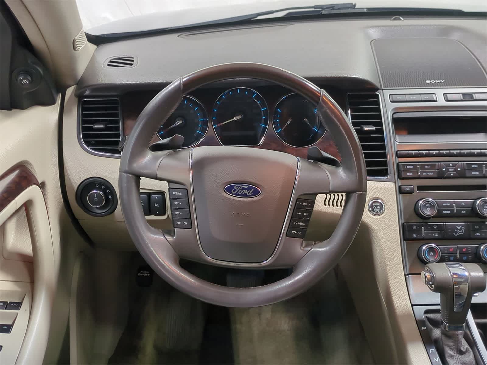 Thumbnail: 2011 Ford Taurus - 25