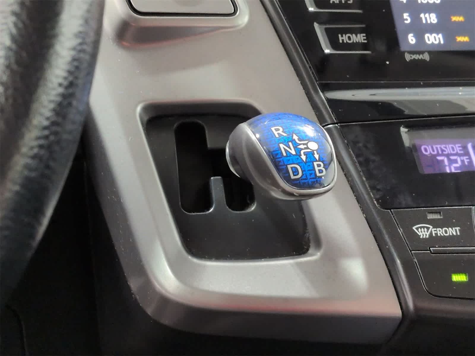 Thumbnail: 2017 Toyota Prius v - 32