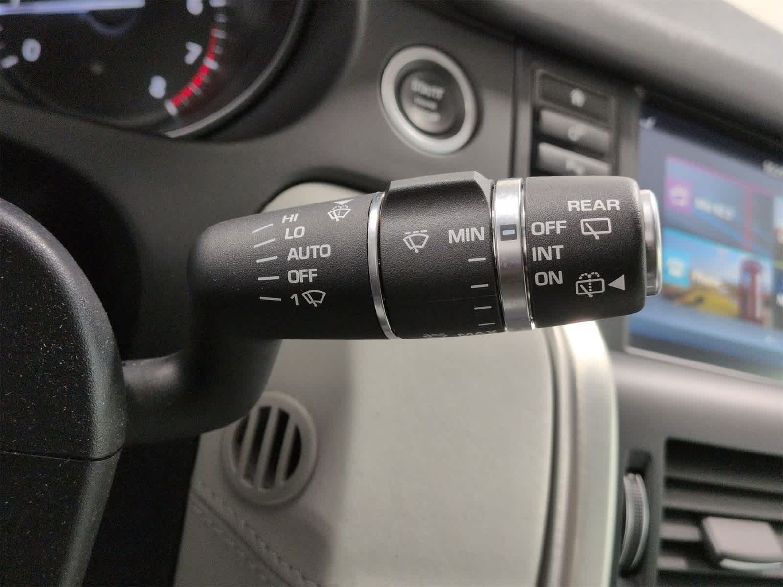 Thumbnail: 2018 Land Rover Discovery Sport - 28