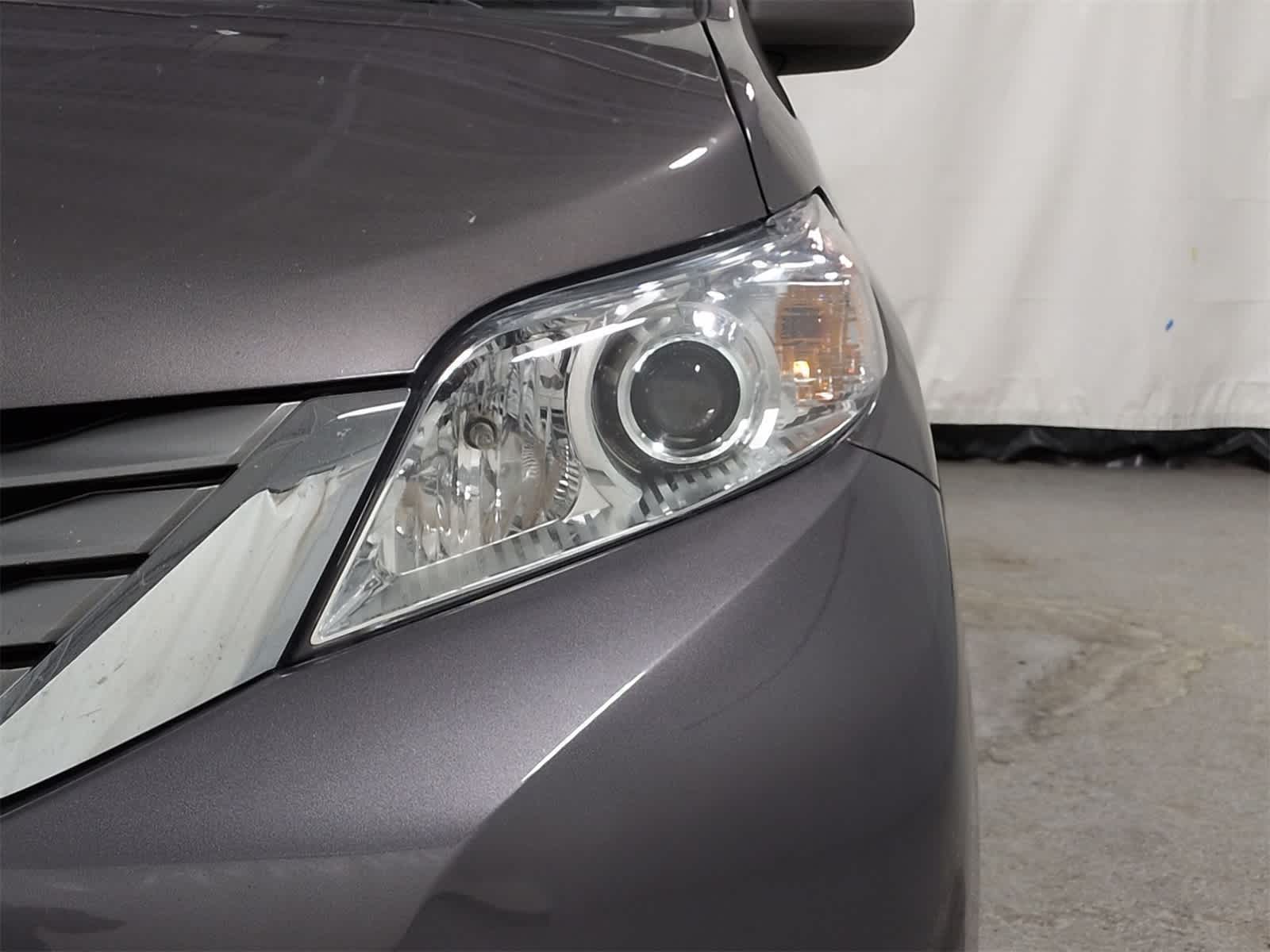 Thumbnail: 2014 Toyota Sienna - 11