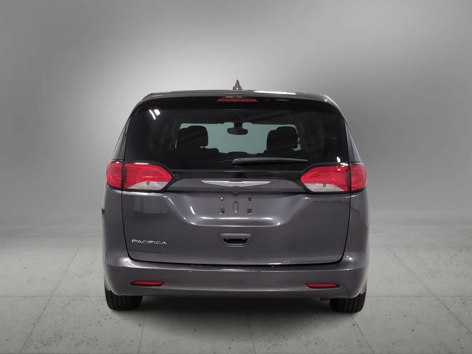 Thumbnail: 2017 Chrysler Pacifica - 7