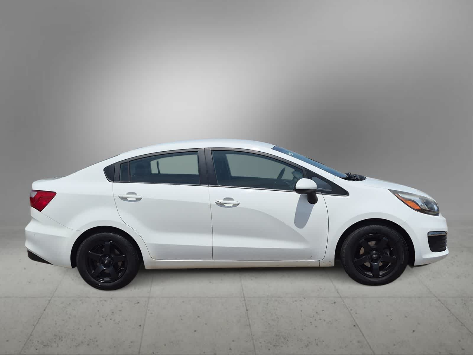 Thumbnail: 2016 Kia Rio - 9