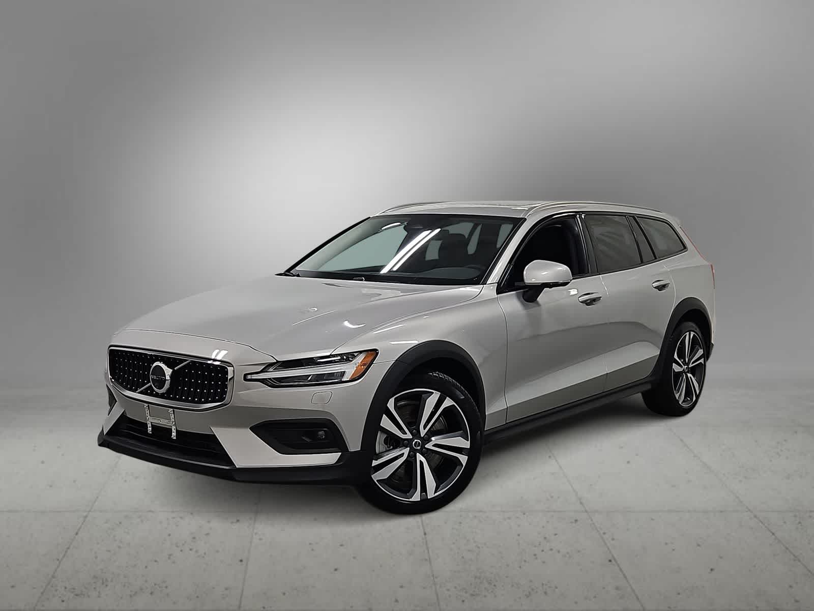 2025 Volvo V60 Cross Country B5 Plus AWD's photo