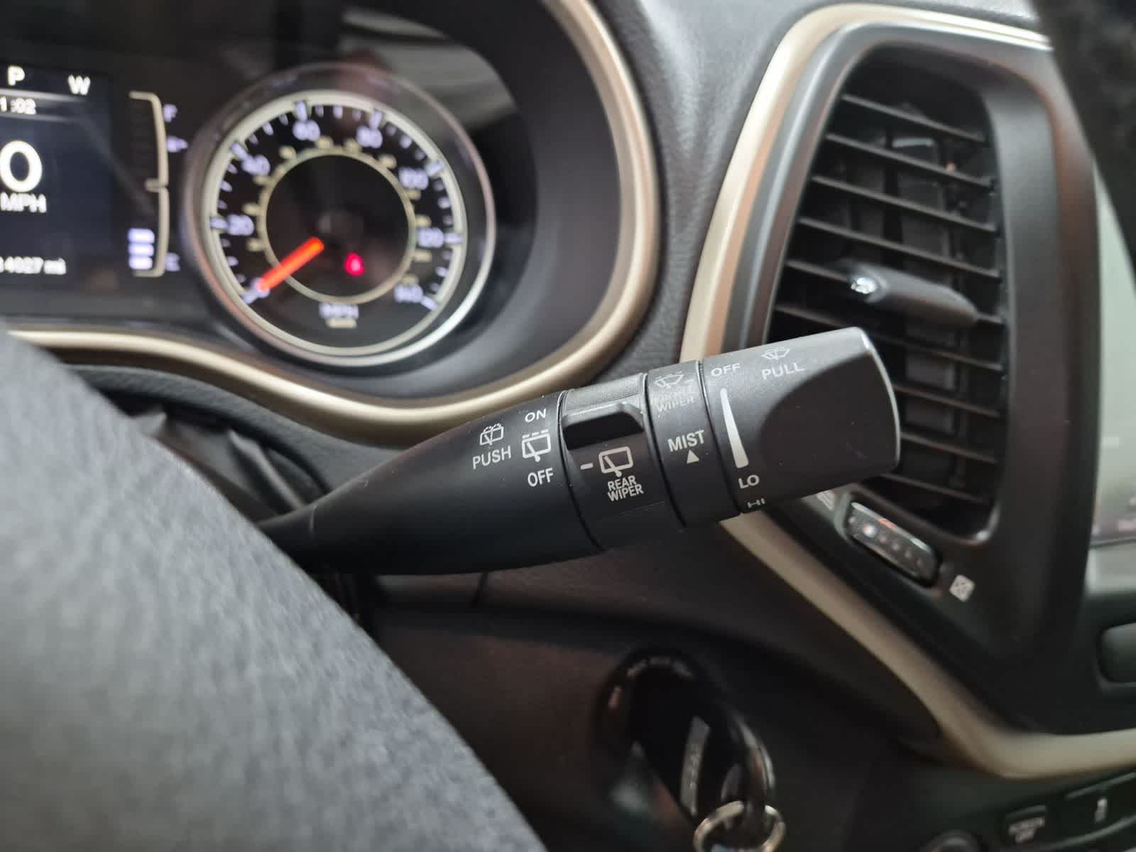 Thumbnail: 2014 Jeep Cherokee - 32