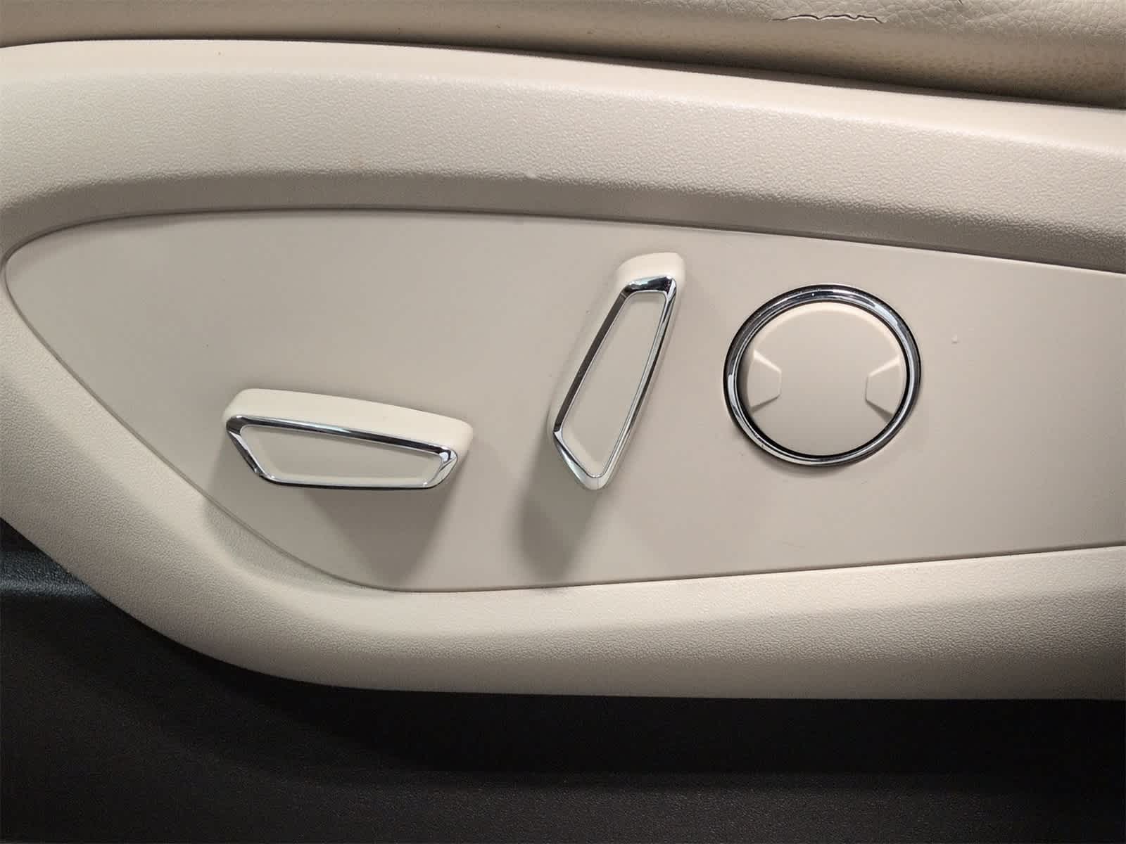 Thumbnail: 2017 Lincoln MKC - 18