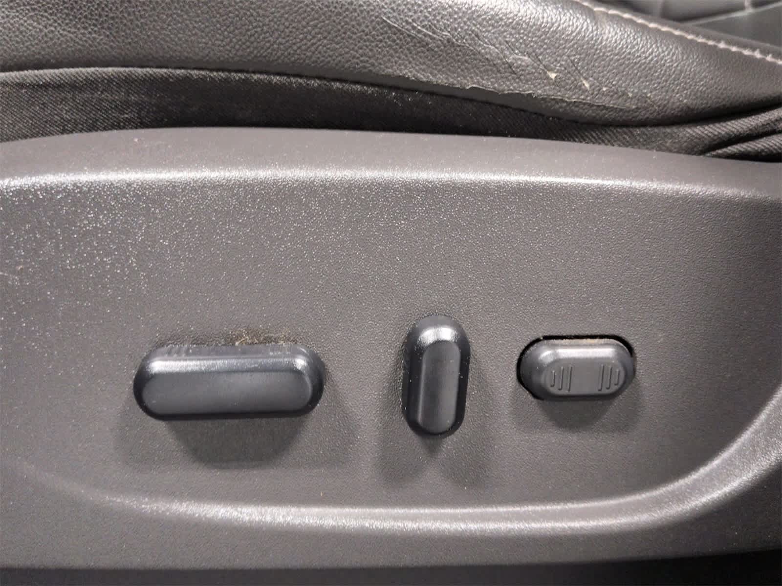 Thumbnail: 2013 Ford Escape - 18