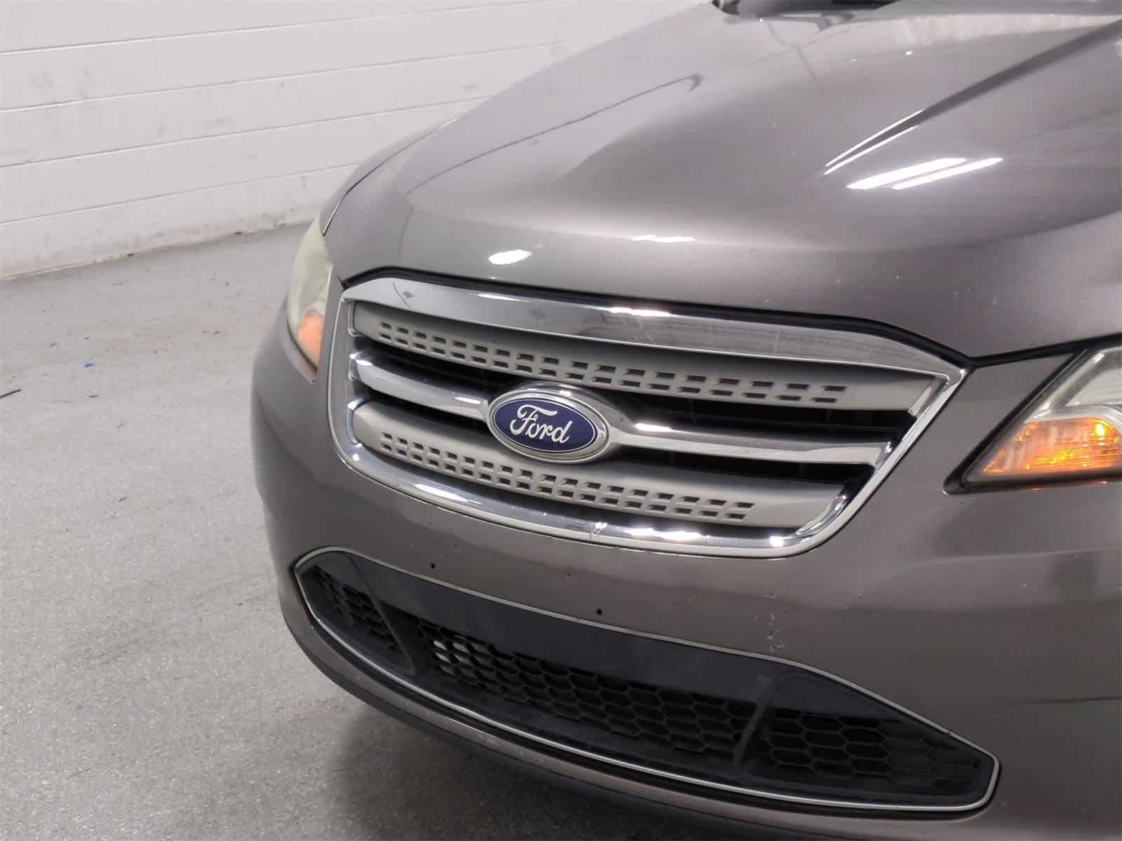Thumbnail: 2011 Ford Taurus - 12