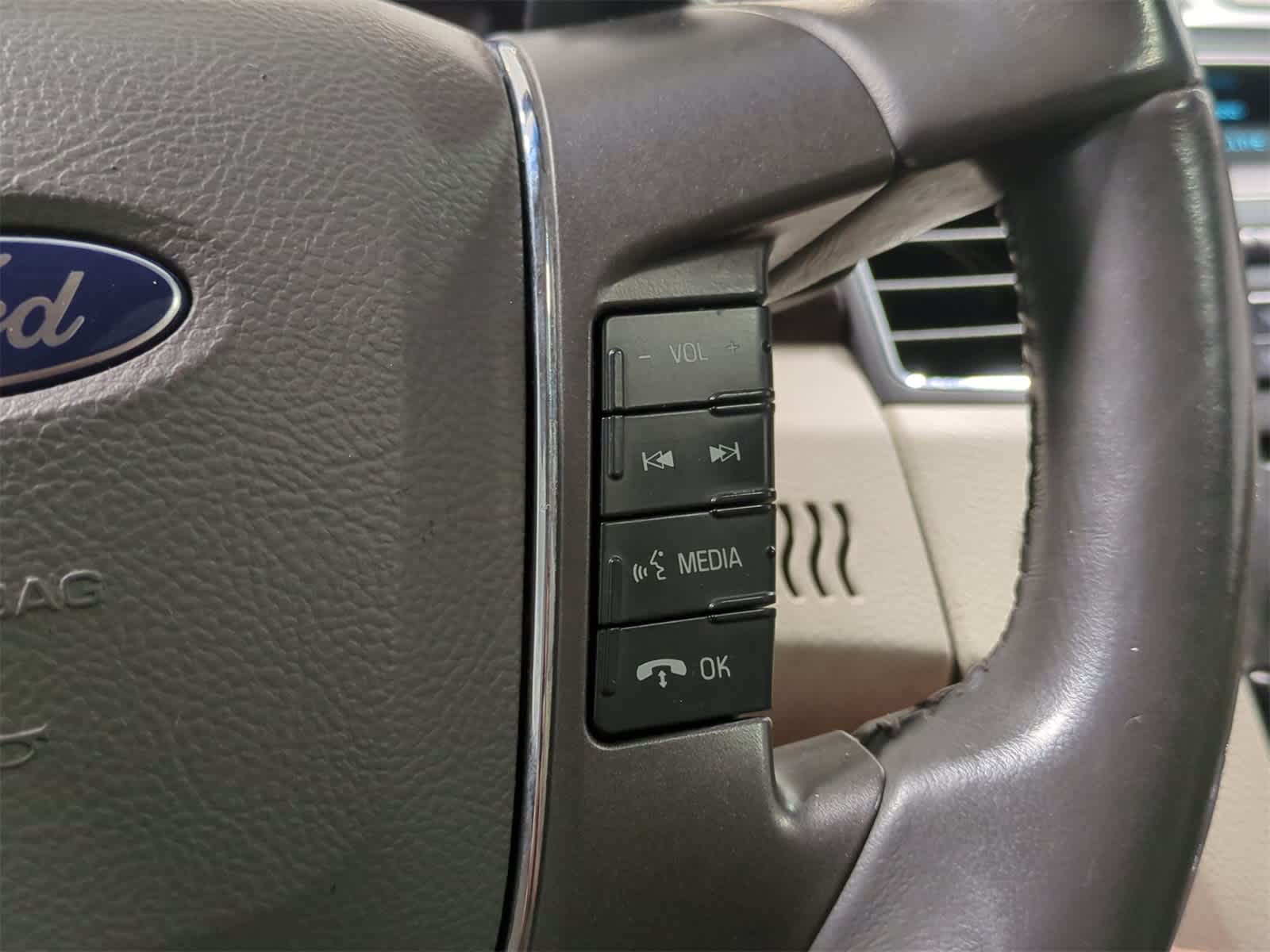 Thumbnail: 2011 Ford Taurus - 27
