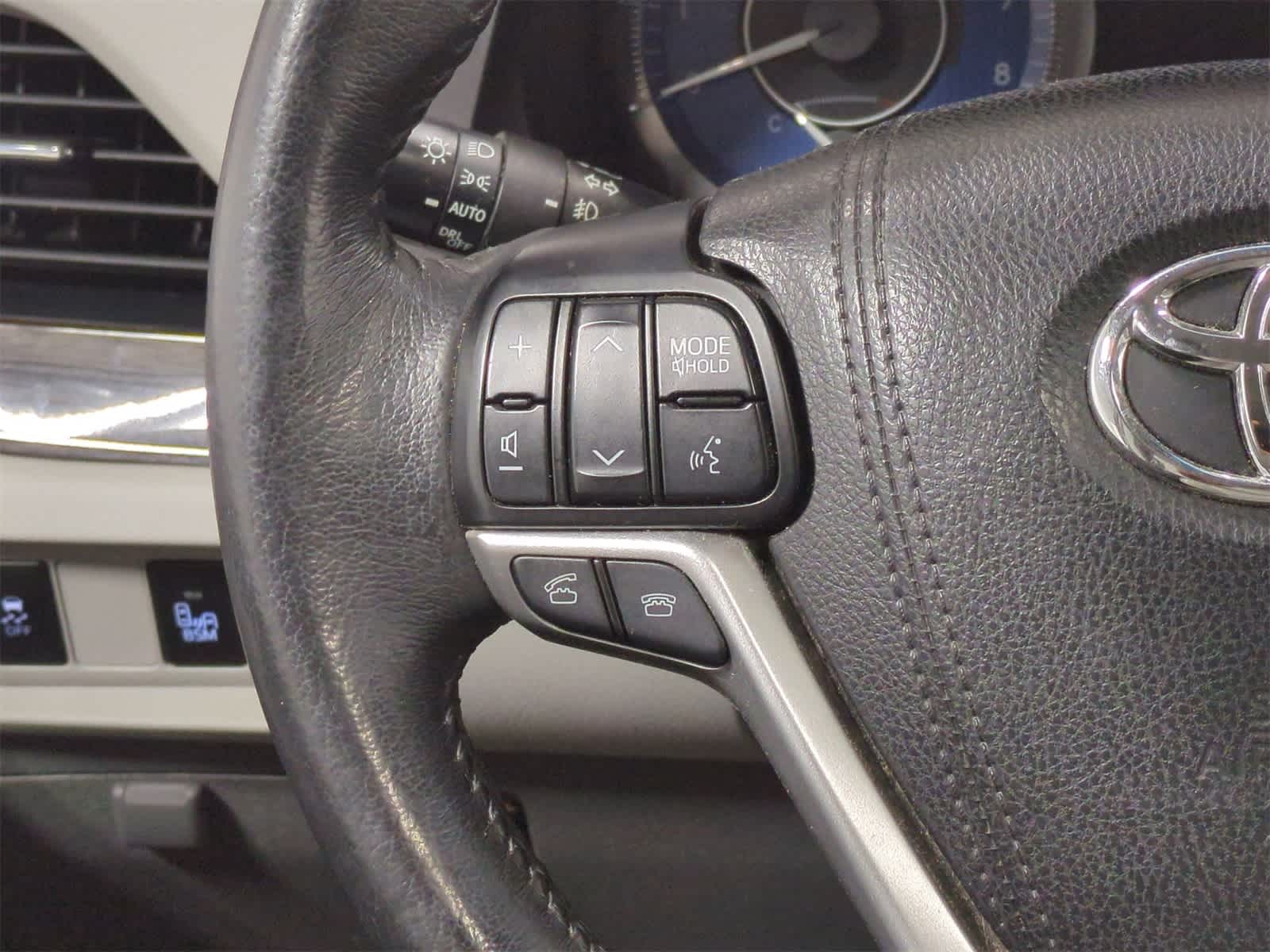 Thumbnail: 2016 Toyota Sienna - 26