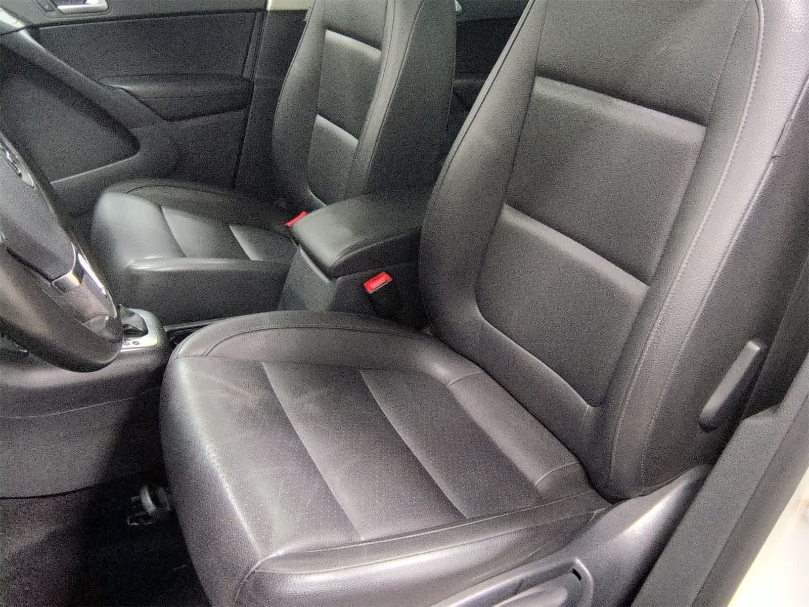 Thumbnail: 2013 Volkswagen Tiguan - 17