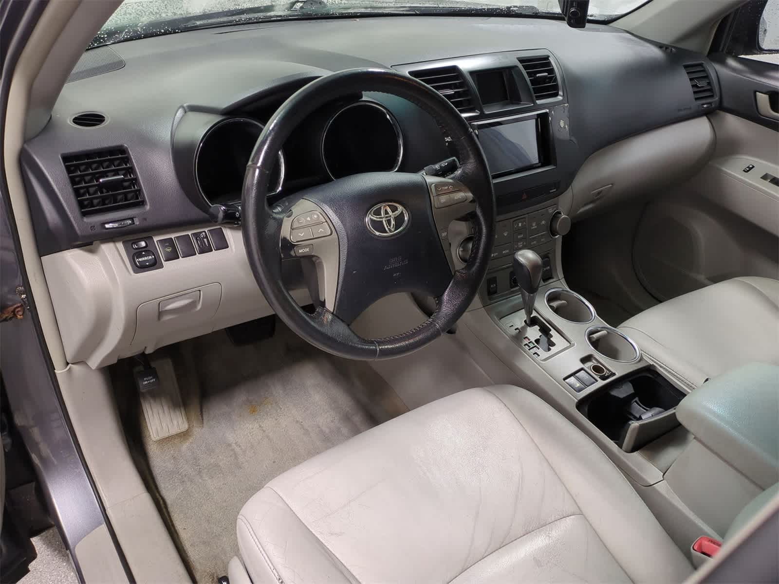 Thumbnail: 2010 Toyota Highlander - 10