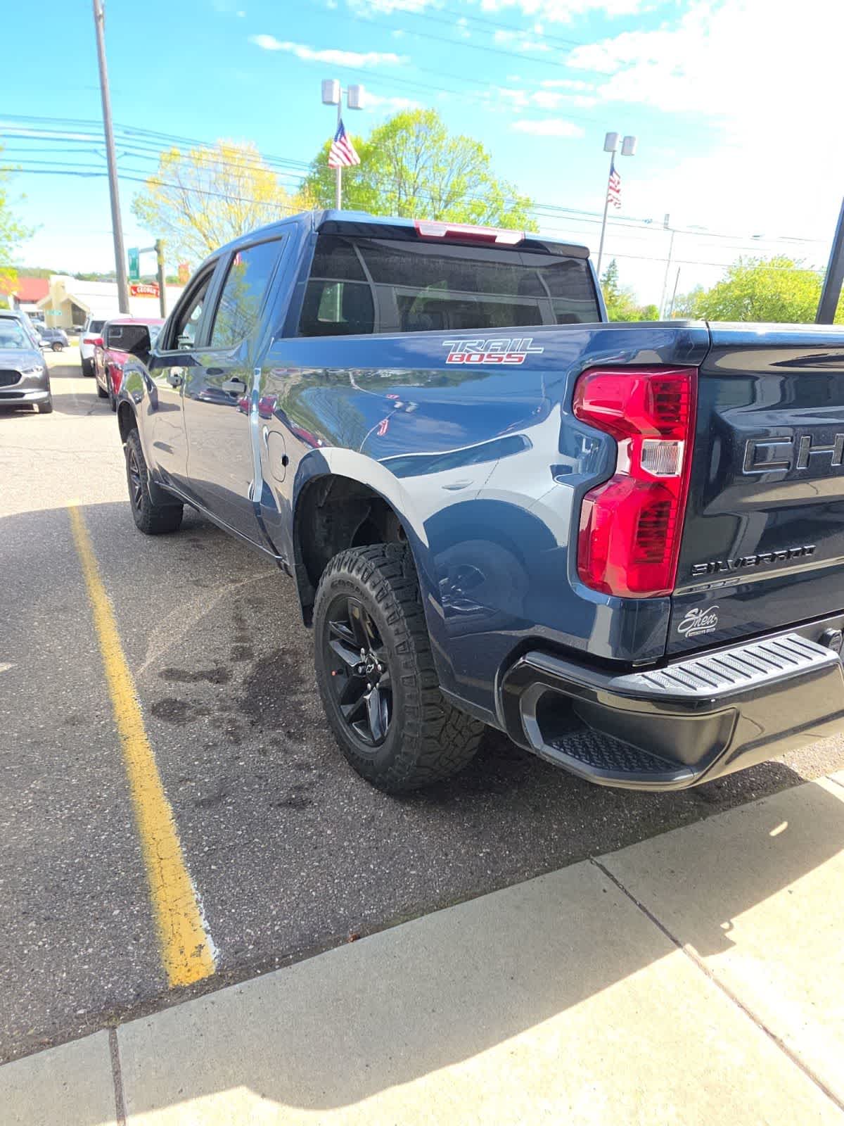 Thumbnail: 2022 Chevrolet Silverado 1500 - 3