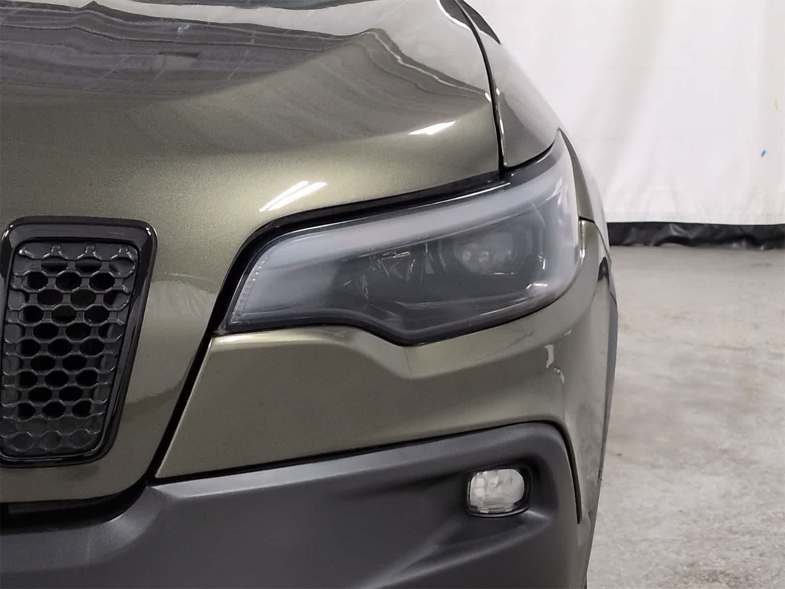 Thumbnail: 2019 Jeep Cherokee - 11