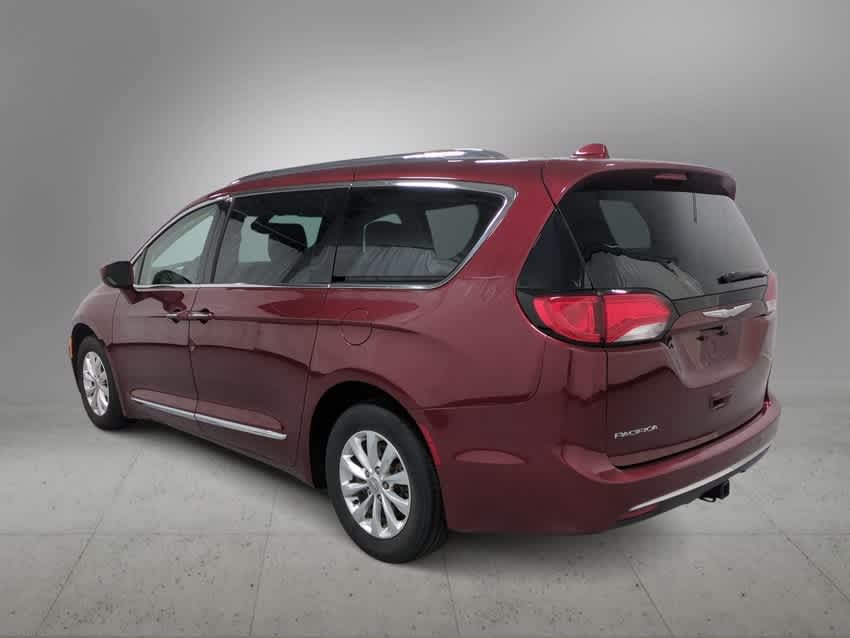 Thumbnail: 2018 Chrysler Pacifica - 10