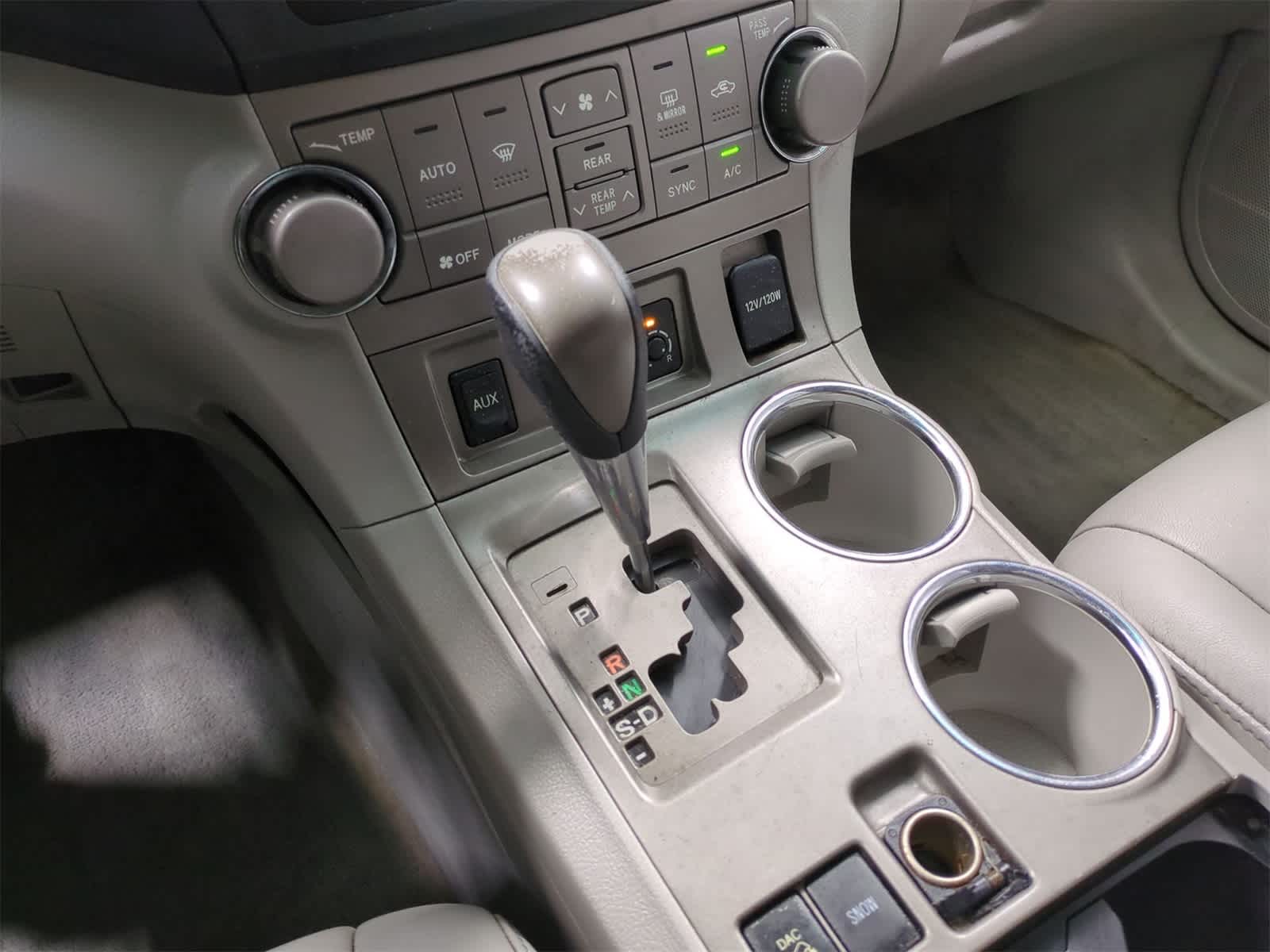 Thumbnail: 2010 Toyota Highlander - 33