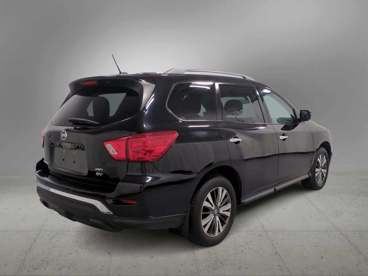 Thumbnail: 2017 Nissan Pathfinder - 8