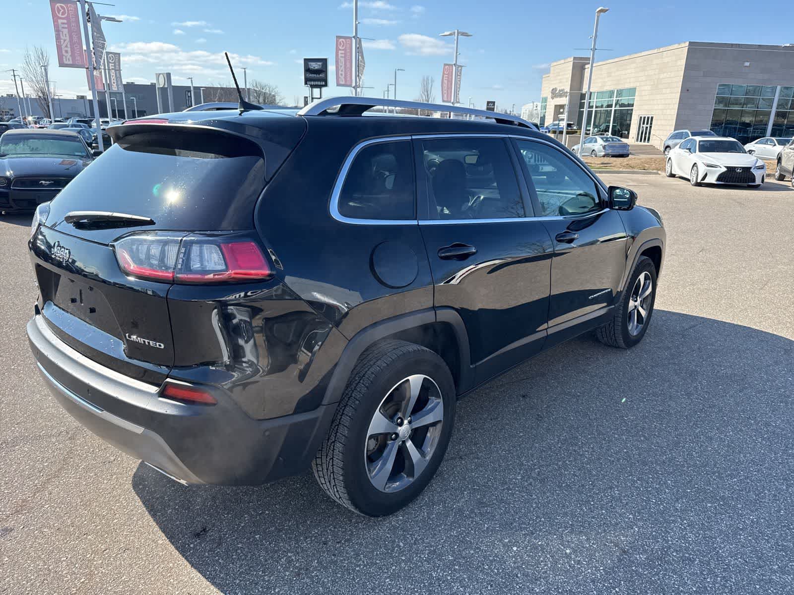 Thumbnail: 2019 Jeep Cherokee - 5