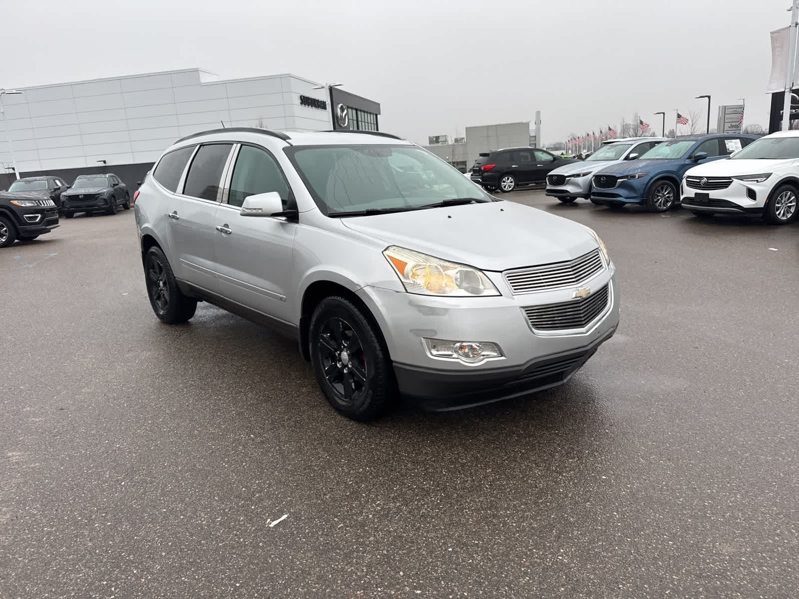 Thumbnail: 2010 Chevrolet Traverse - 3