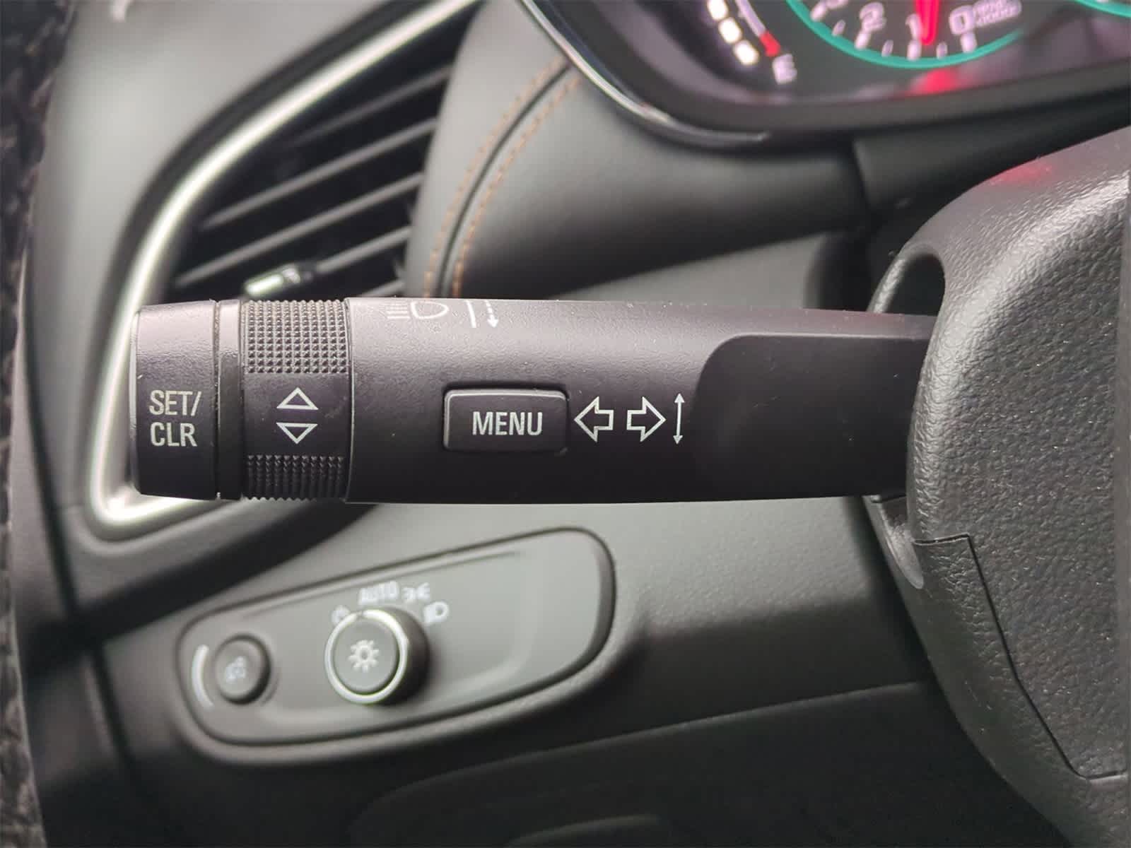 Thumbnail: 2022 Chevrolet Trax - 25