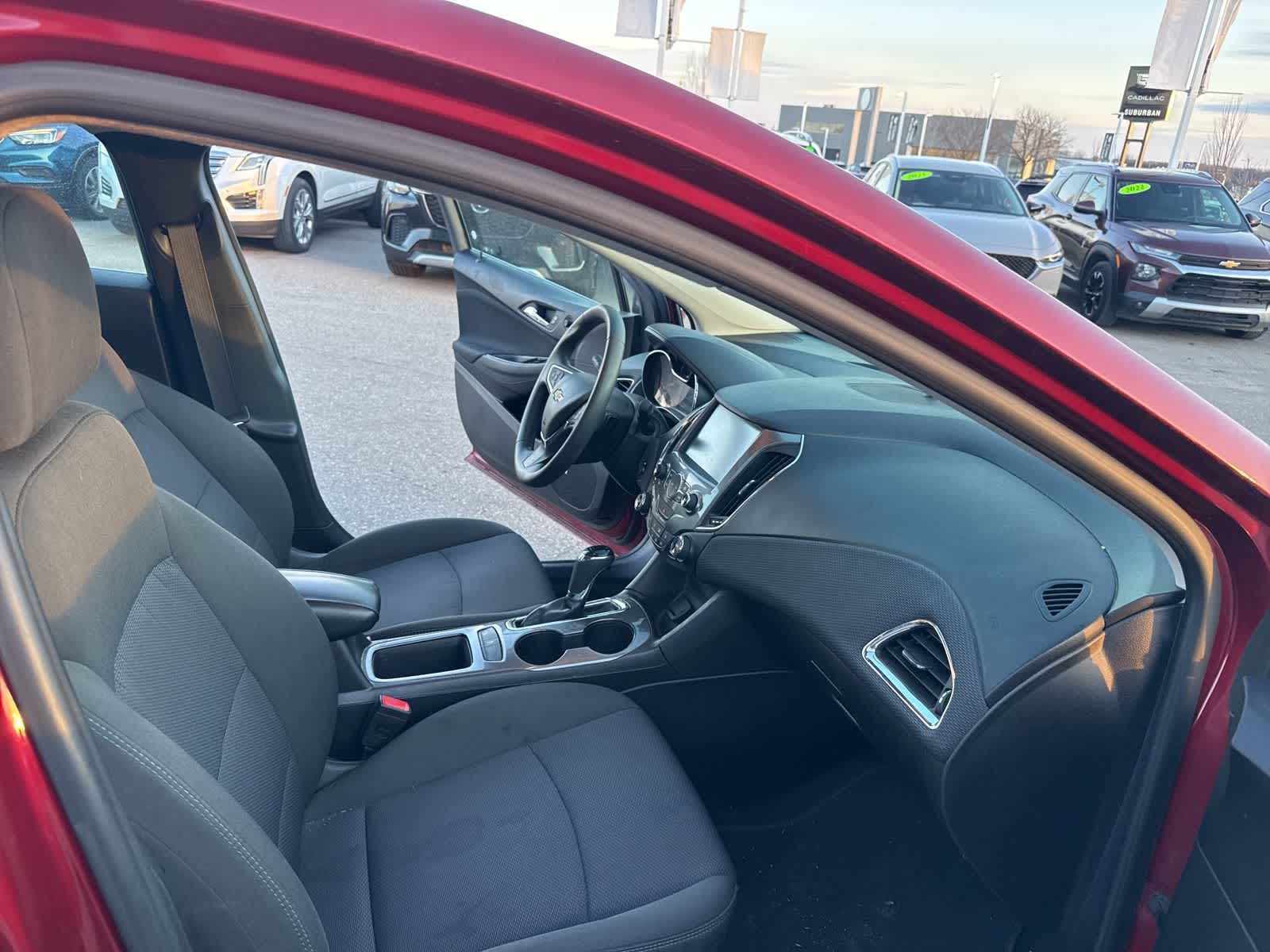 Thumbnail: 2017 Chevrolet Cruze - 25