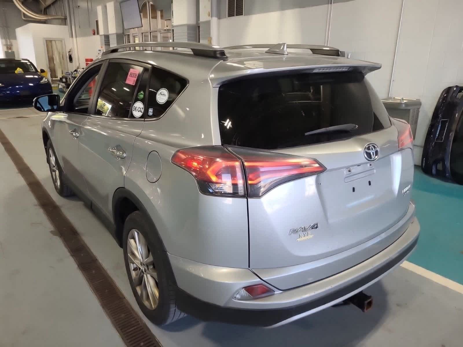 Thumbnail: 2017 Toyota RAV4 - 3