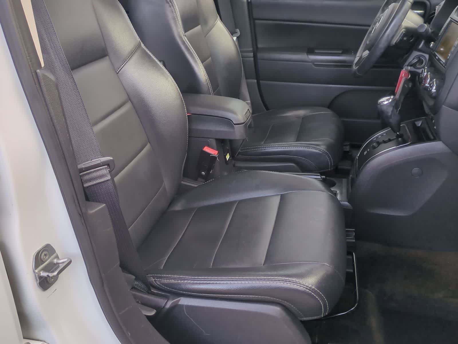 Thumbnail: 2016 Jeep Patriot - 23