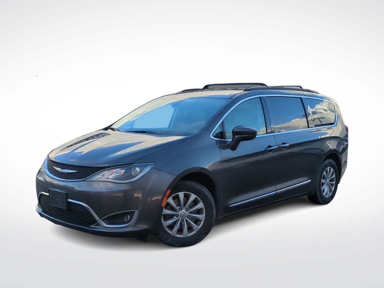 2017 Chrysler Pacifica Touring-L's photo
